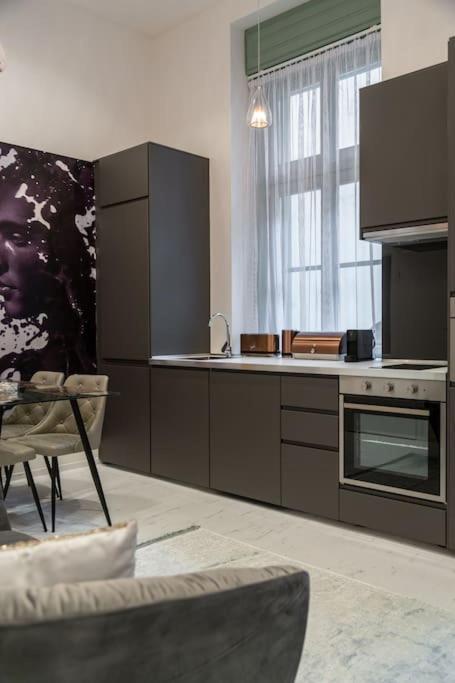 Premium Apartment By Hi5-King Street'S Luxury Boedapest Buitenkant foto